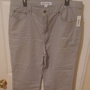 Amazon Essentials Women's Straight Leg Jeans in Soft Gray